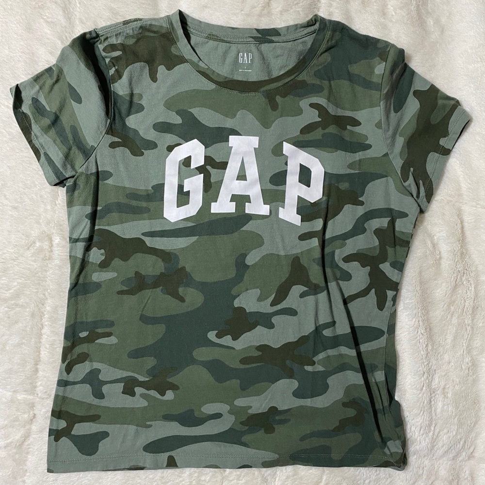 Gap camo t-shirt